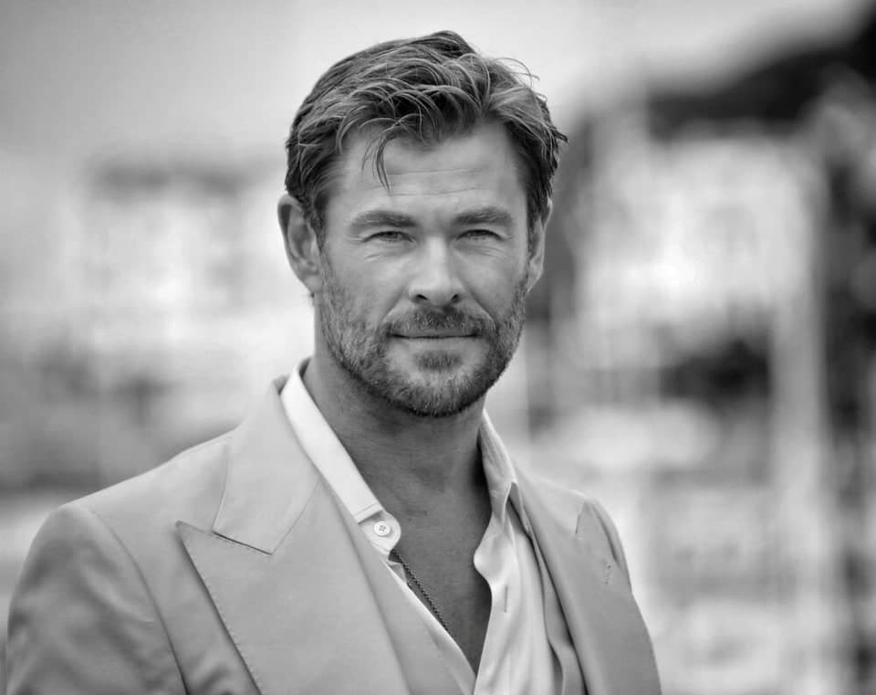 Chris Hemsworth AI persona voice preview — VocalMask